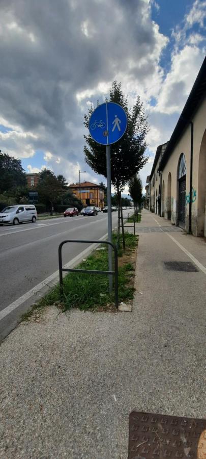 Finestra Sul Borgo Hotel Lucca Exterior photo
